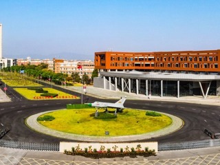 前湖校區正門航拍圖